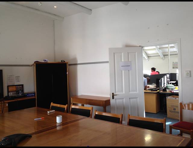 1,211M² BUILDING TO LET IN WOODSTOCK